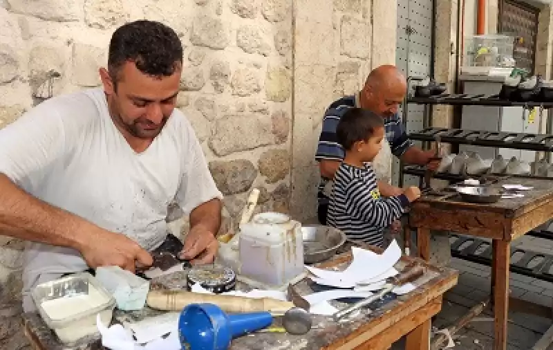 El Yapımı Kundura Dededen Toruna Devam Ediyor