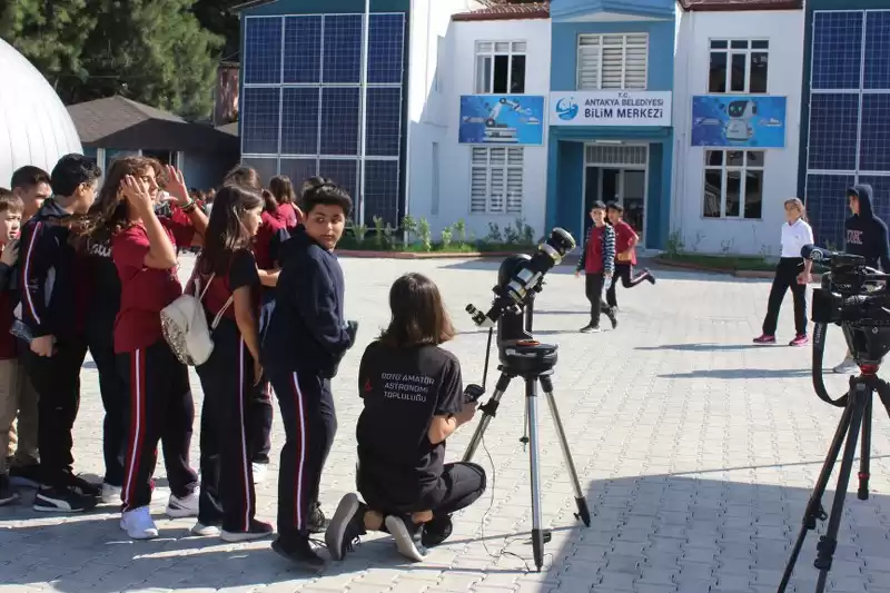 Antakya Bilim Merkezinde ‘güneş Tutulması’ Izlendi