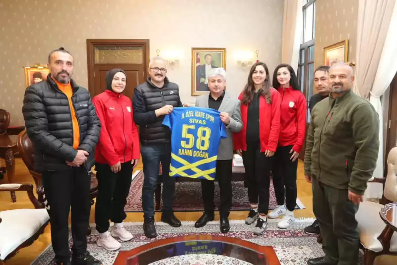 Sivas İl Özel İdaresi Kadın Voleybol Takımından, Vali Doğan’a Ziyaret