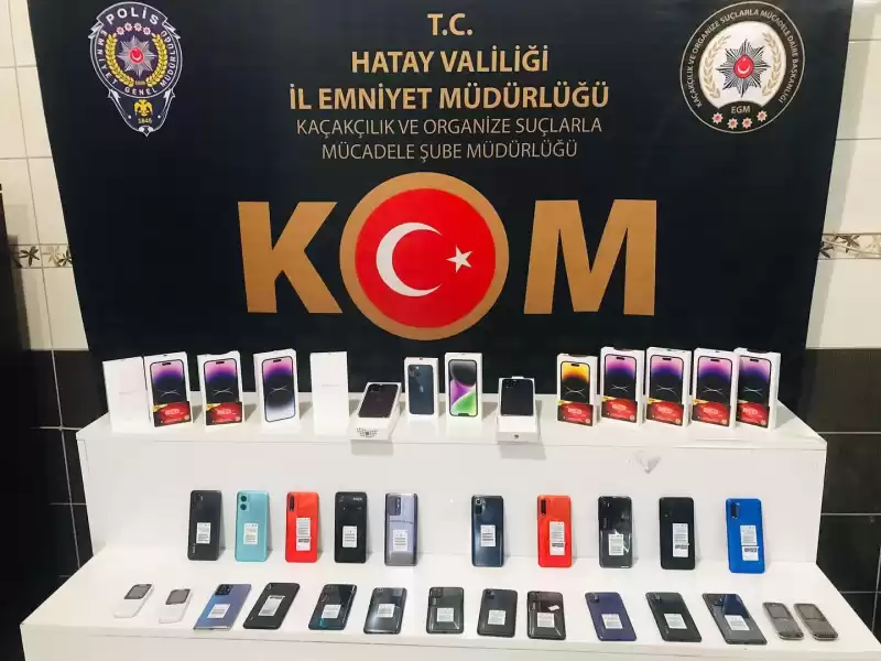 Gümrük Kaçağı 38 Cep Telefonu Ele Geçirildi