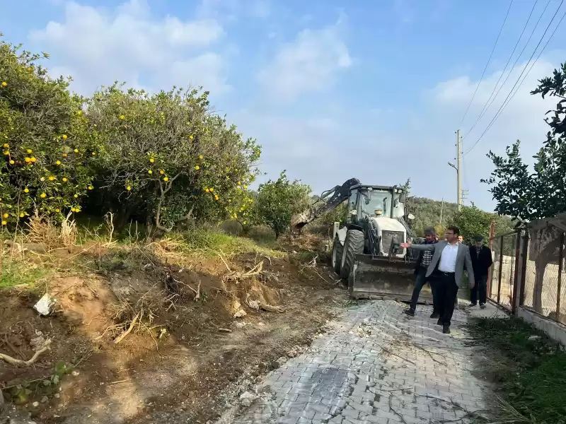 Samandağ’da 3 Mahalleyi Birbirine Bağlayan Yolda çalışma