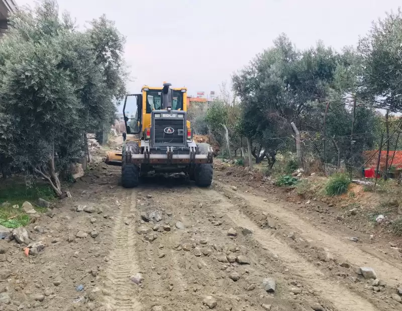 Samandağ’da Köy Yolları Genişliyor