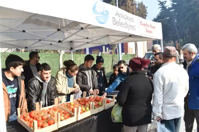 Özel Eğitim öğrencileri Kendi Topladıkları Domatesleri Pazarda Sattı