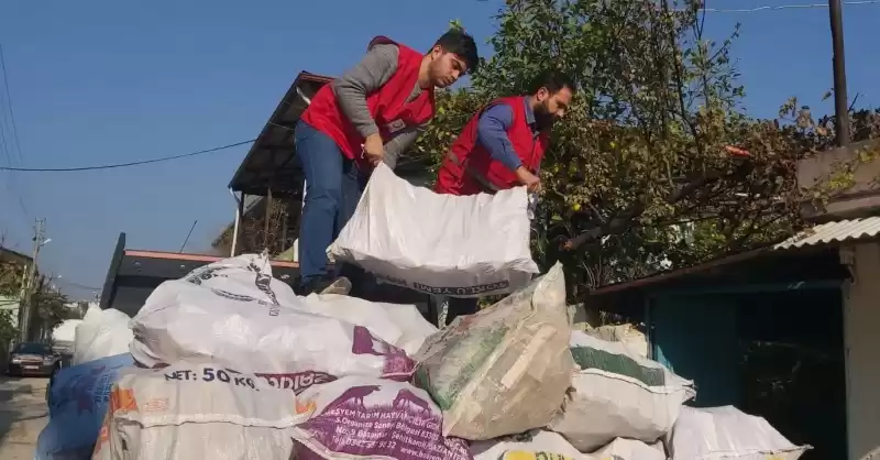 İhtiyaç Sahiplerine Soba Ve Yakacak Yardımı