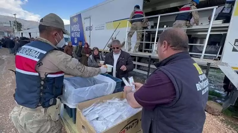 Konya’nın Mobil Yemek Ve Ekmek Araçları Hatay’da Depremzedelerin Içini ısıtıyor