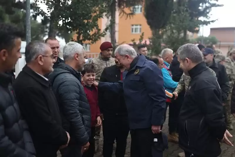 Bakan Akar, Kırıkhan'daki çalışmaları Inceledi, şehit Aileleriyle Bir Araya Geldi