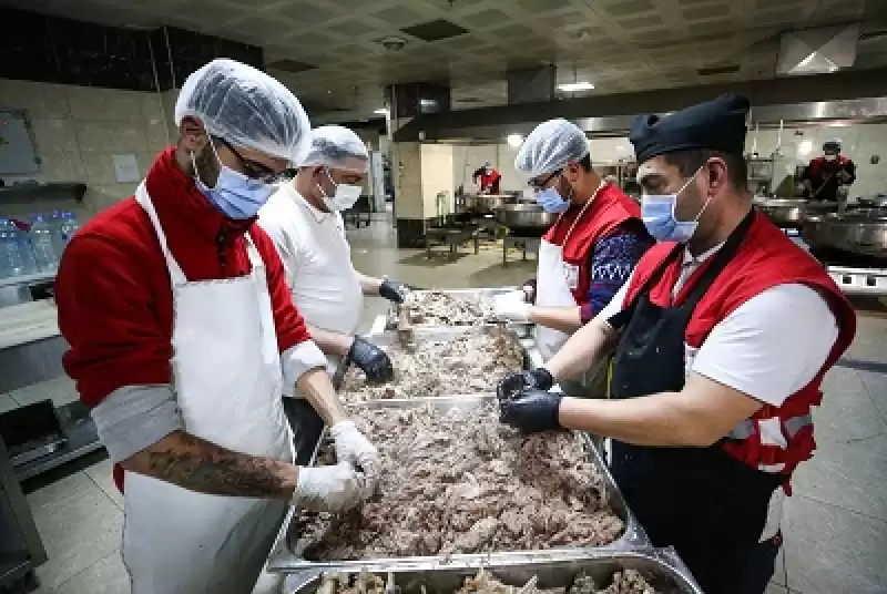 Hatay'daki Mutfaklarda Günlük Yaklaşık 1 Milyon 300 Bin Tabildot Yemek çıkarılıyor