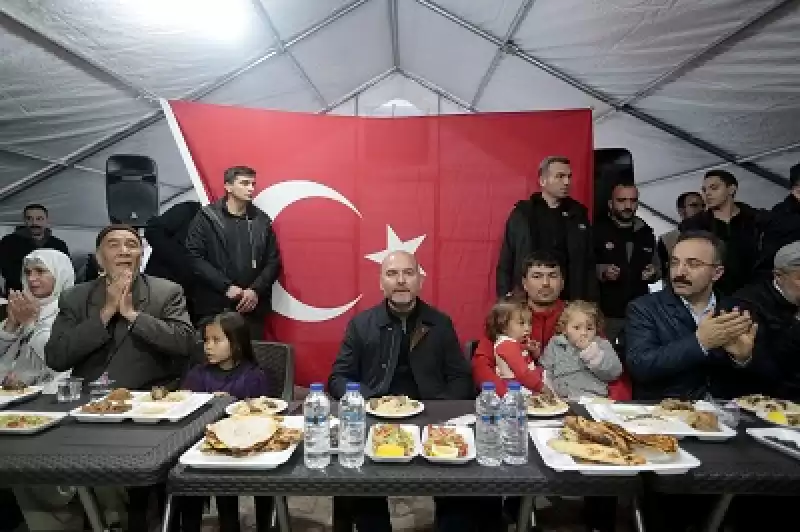 İçişleri Bakanı Soylu, Hatay'da Depremzedelerle Iftar Yaptı