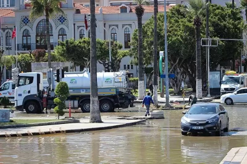 İskenderun'da Sahil Banındaki Suların Bir Kısmı çekildi