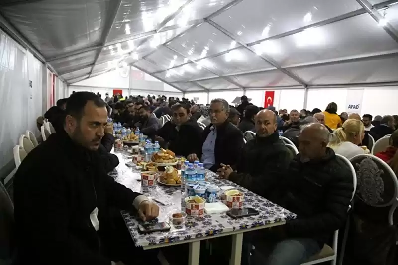 İçişleri Bakanı Soylu, Hatay'da Depremzedelerle Iftarda Buluştu