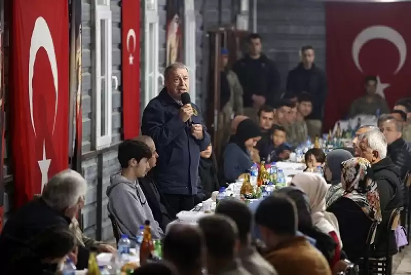 Milli Savunma Bakanı Akar, şehit Aileleri Ve Gazilerle Iftar Yaptı