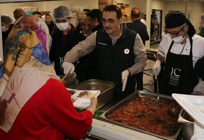 Enerji Ve Tabii Kaynaklar Bakanı Fatih Dönmez, İskenderun'da Depremzedelerle Iftarda Buluştu: