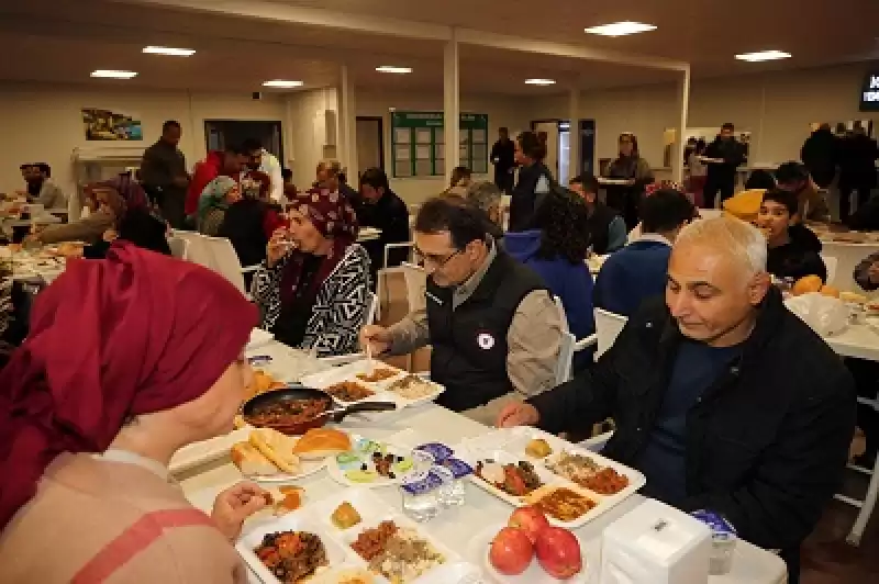 Enerji Ve Tabii Kaynaklar Bakanı Fatih Dönmez, İskenderun'da Depremzedelerle Iftarda Buluştu: