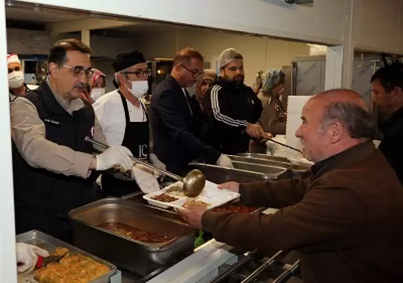 Enerji Ve Tabii Kaynaklar Bakanı Fatih Dönmez, İskenderun'da Depremzedelerle Iftarda Buluştu: