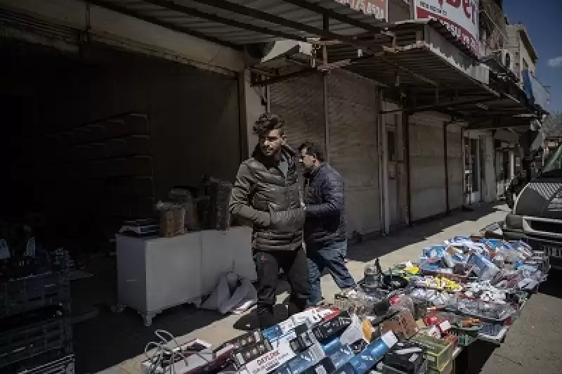 Hatay Esnafı Açtıkları Tezgahlarla Gidenlere 