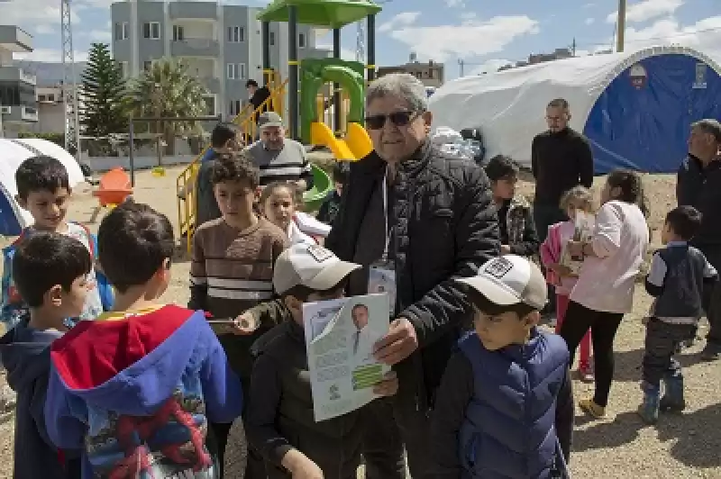 Sosyal Medyada Kampanya Başlatan şair, Afetzede çocukları Kitapla Buluşturdu