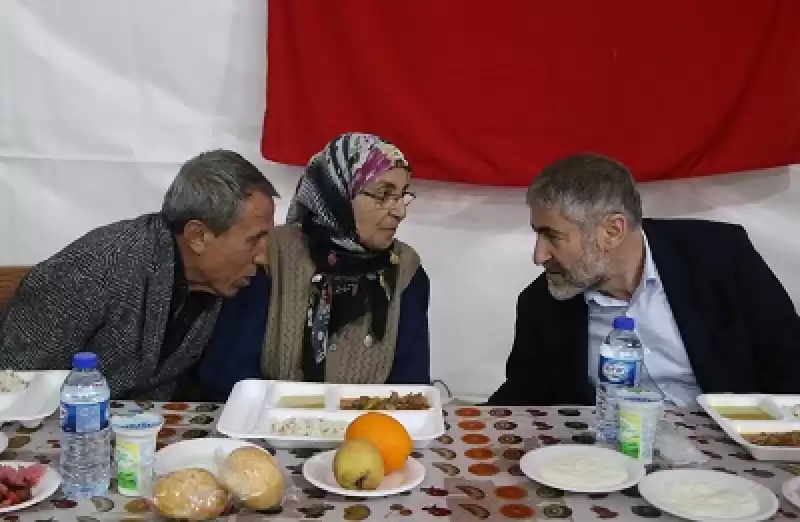 Hazine Ve Maliye Bakanı Nebati, Hatay'da Depremzedelerle Iftarda Buluştu: