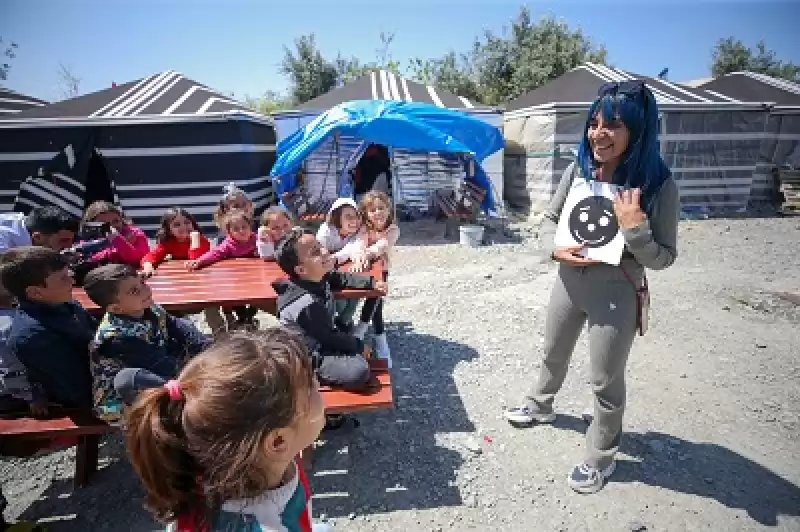 Bırakıp Gidemediği çadır Kentteki çocukların 