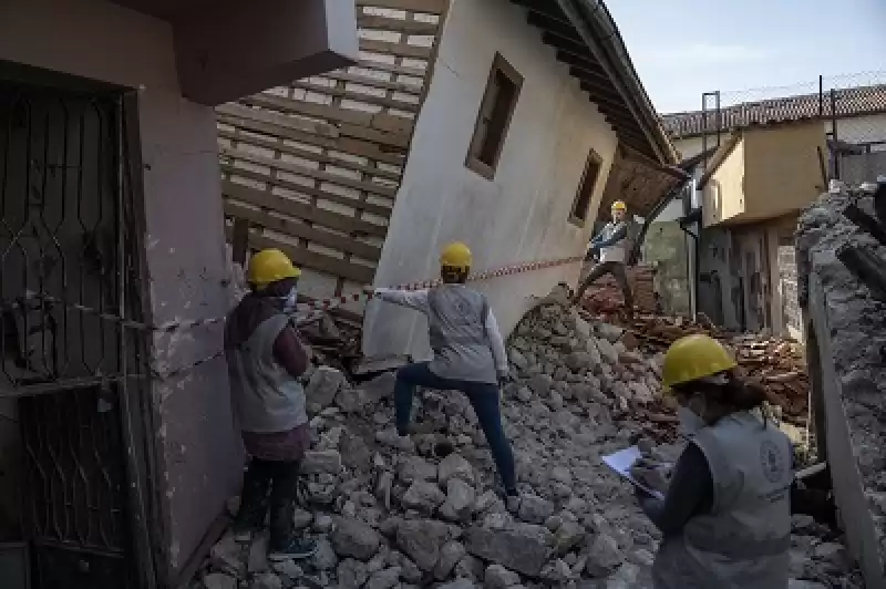 Hatay'da Geleneksel Dokudaki Ev Ve Iş Yerlerinin Enkazı 