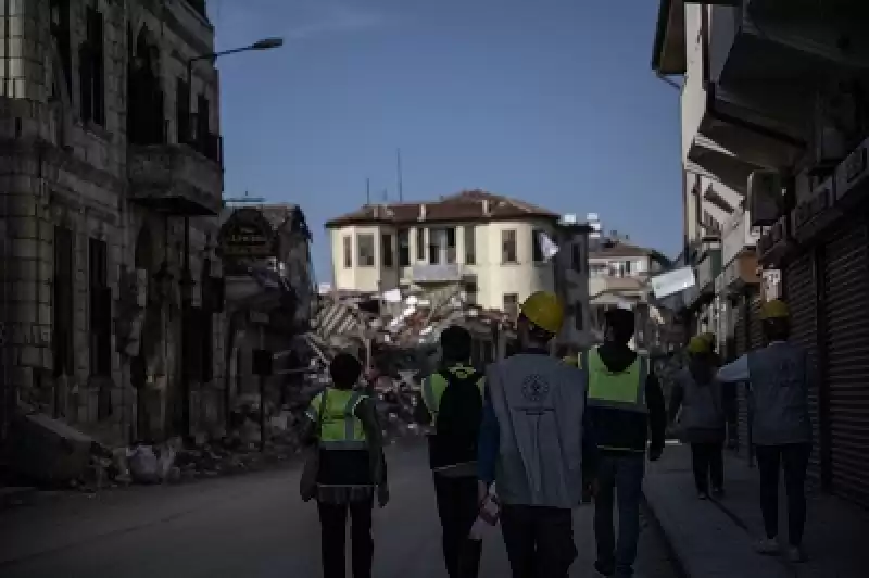 Hatay'da Geleneksel Dokudaki Ev Ve Iş Yerlerinin Enkazı 