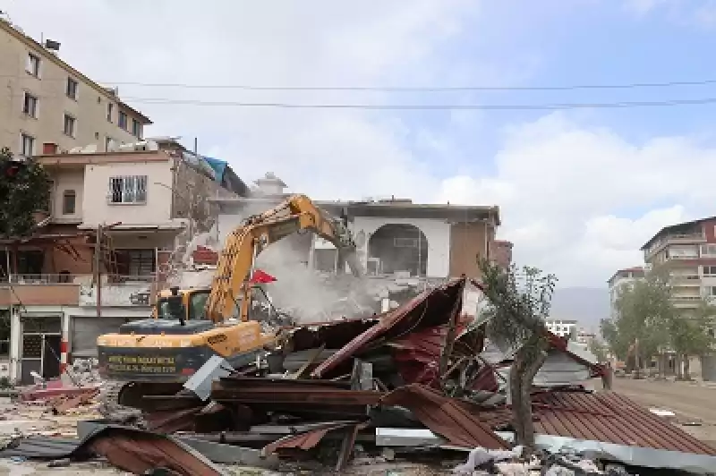 Hatay'da Bina Yıkım Ve Enkaz Kaldırma çalışmaları Sürüyor