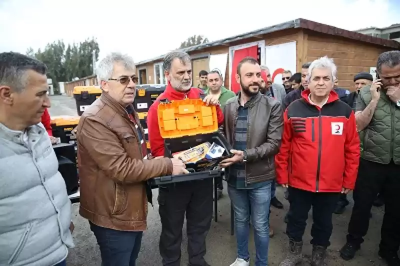 Türk Kızılay, Hatay'da 193 Depremzede Esnafa Takım çantası Dağıttı