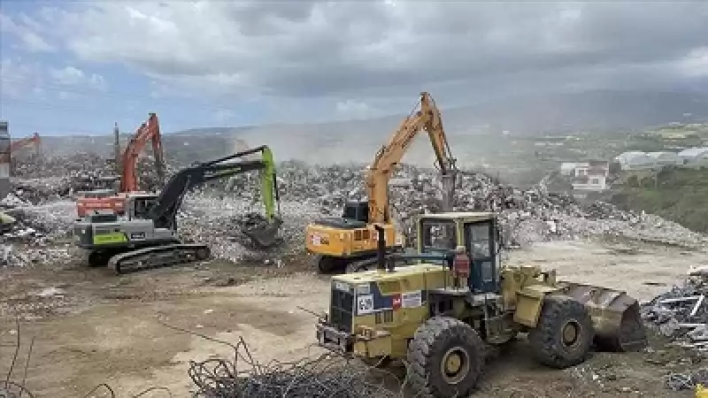 Hatay Samandağ'daki Molozlar Ayrıştırılıp Kalıcı Depolama Alanlarına Götürülecek