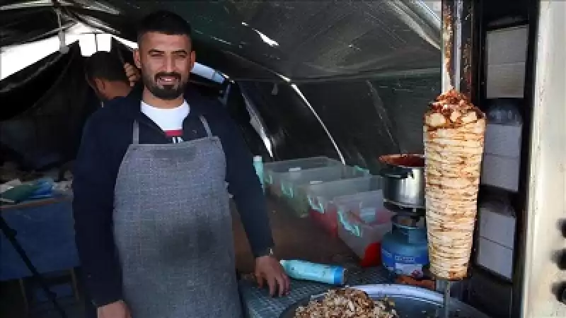 Hataylı Depremzede Dönerci Işine Kaldığı Yerden çadırda Devam Ediyor