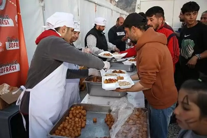 TÜRGEV “Kardeşlik Sofrası” Depremzedeler Için Hatay’da Kuruldu