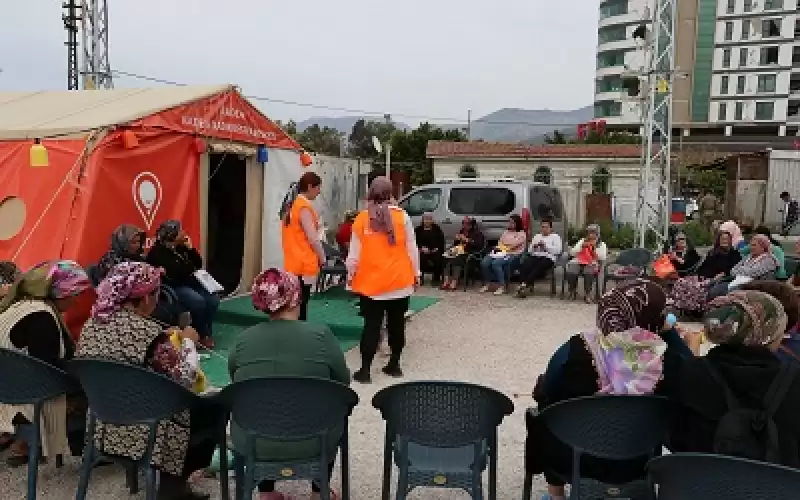 KADEM Başkanı Gümrükçüoğlu, İskenderun'da Kadın Destek Merkezini Ziyaret Etti