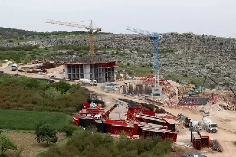 Depremin Etkilediği Hatay'da Temeli Atılan Kalıcı Konutların Inşaatı Yükselmeye Başladı 