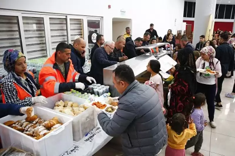 İtalyan şefler Gemide Hazırladıkları Yemeklerle Depremzedelere Iftar Sofrası Kuruyor