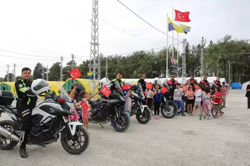 Hatay'da Polislerden Depremzede çocuklara Moral Etkinliği