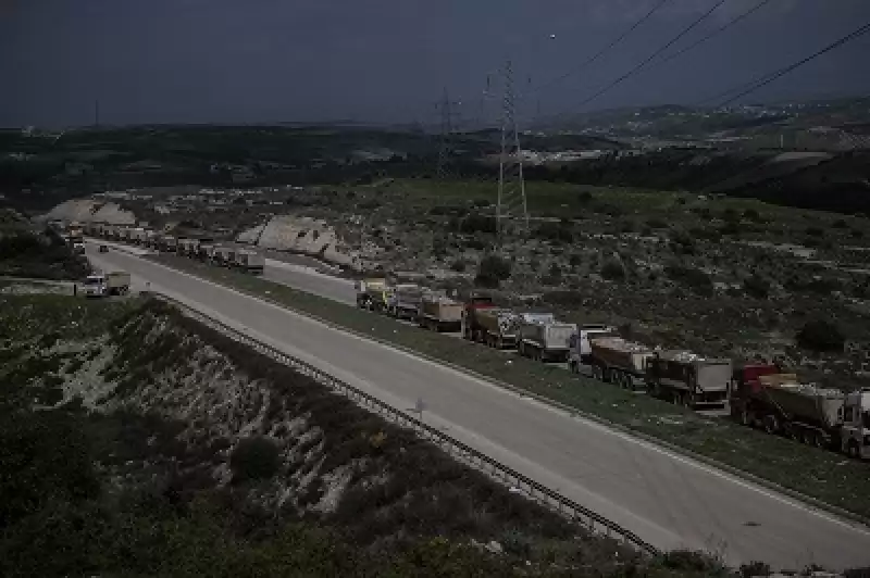 Hatay'da Günde Yaklaşık 15 Bin Kamyon Moloz Taşınıyor