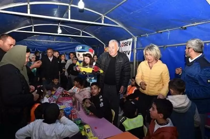 Başkan Yılmaz Antakya'nın Yaralarını Sarıyor