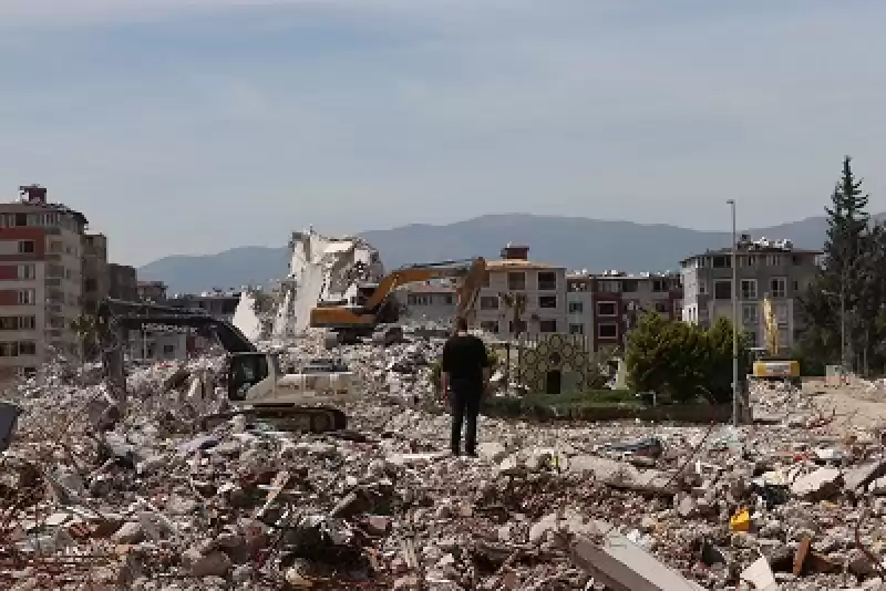 Hatay'da Bina Yıkım Ve Enkaz Kaldırma çalışmaları Devam Ediyor