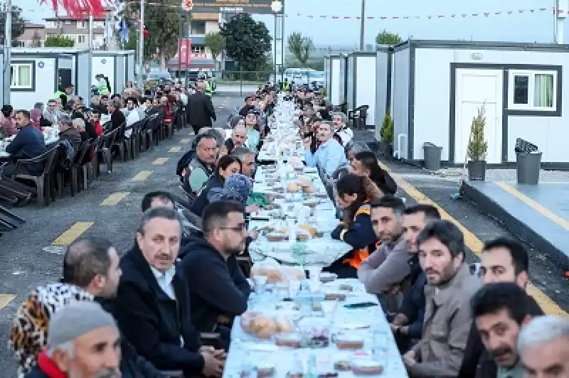 Yakutiye Belediyesi, Hatay'daki Depremzedelere Iftar Verdi