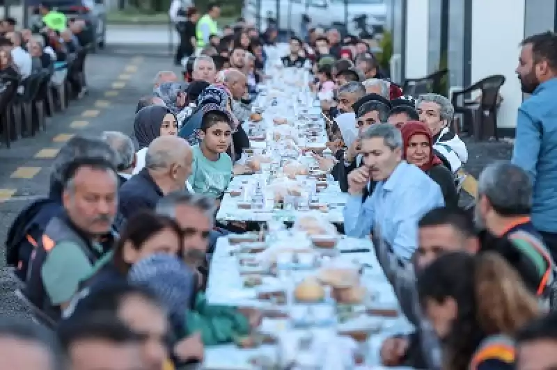 Yakutiye Belediyesi, Hatay'daki Depremzedelere Iftar Verdi