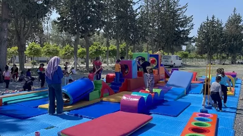 Hatay'daki çadır Kentte çocuklar Için Cimnastik Parkuru Kuruldu