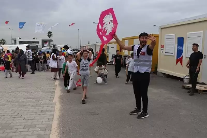 Deniz Feneri Derneği, Hatay'da Depremzede çocukların Dileklerini Yerine Getirdi