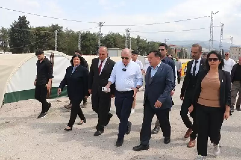 Zafer Partisi Genel Başkanı Ümit Özdağ, Hatay'da Depremzedeleri Ziyaret Etti