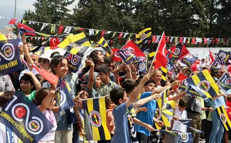 Fenerbahçe Kulübü Başkanı Koç, çadır Kentteki çocukların Bayramını Kutladı