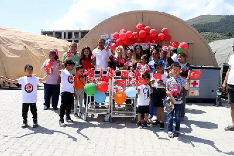 Hatay'da Sahra Hastanesinde Tedavi Gören çocuklara 23 Nisan Etkinliği