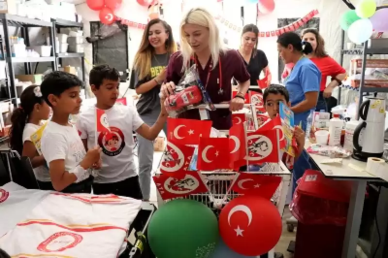 Hatay'da Sahra Hastanesinde Tedavi Gören çocuklara 23 Nisan Etkinliği