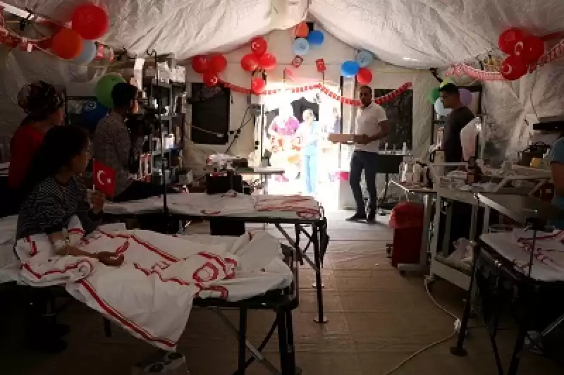 Hatay'da Sahra Hastanesinde Tedavi Gören çocuklara 23 Nisan Etkinliği