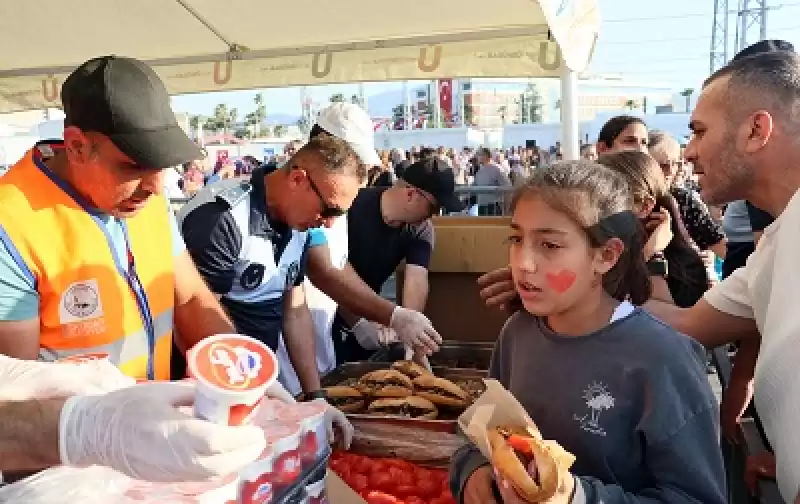 Üsküdar Belediyesi Hatay'da Depremzedeler Için Mangal Yaktı