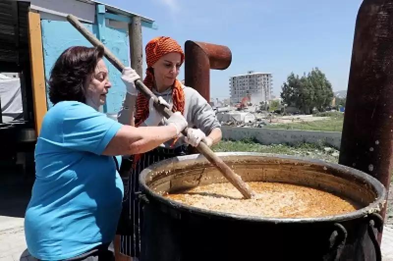 Bahçelievler Belediyesince Depremzedelere Hatay'ın Yöresel Yemeği Ikram Edildi