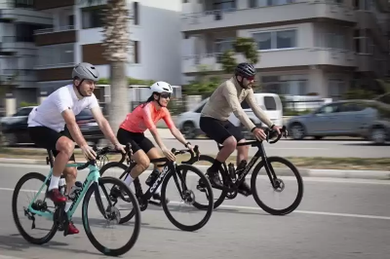 Depremzedeler Için İstanbul'dan Hatay'a Pedal çevirdiler