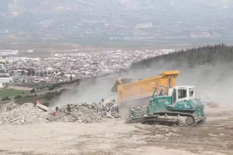 Vazgeçmiyorlar: Molozları Yaşam Alanına Döküyorlar