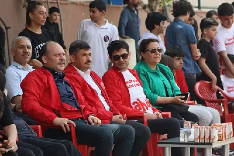 Hatay'da Depremzede çocuklar Için 